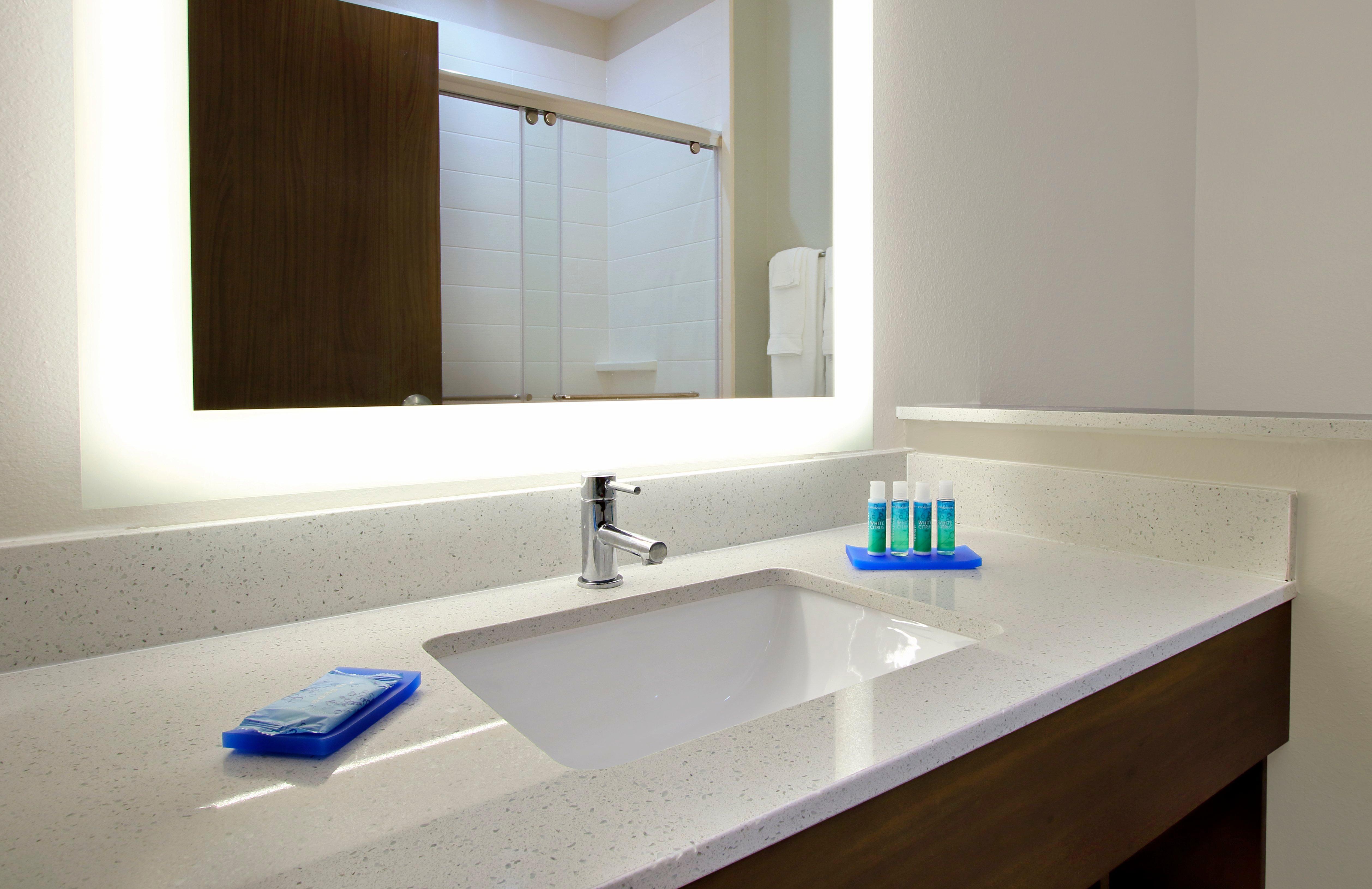 Holiday Inn Express & Suites - Brookshire - Katy Freeway By Ihg מראה חיצוני תמונה