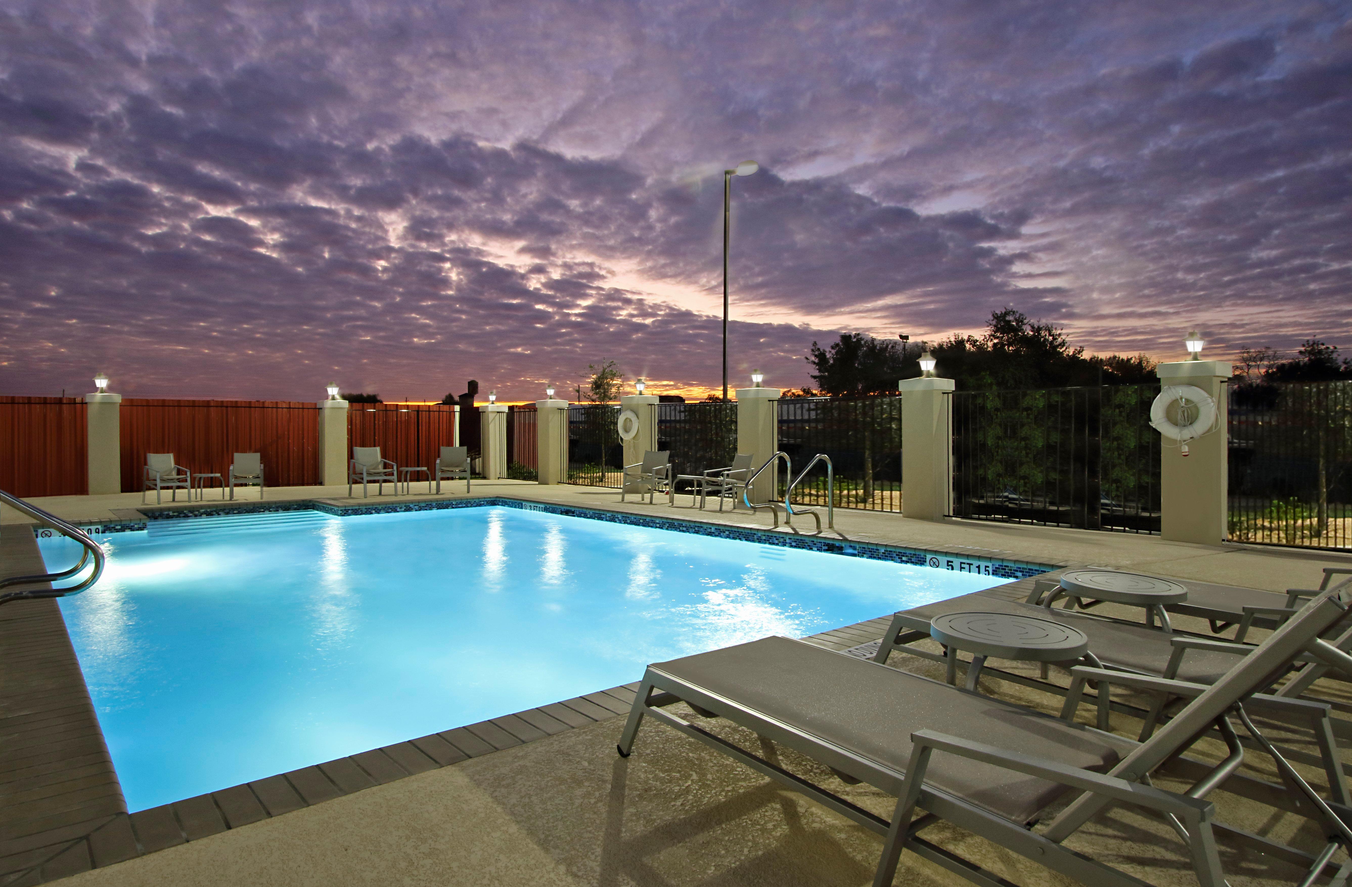 Holiday Inn Express & Suites - Brookshire - Katy Freeway By Ihg מראה חיצוני תמונה
